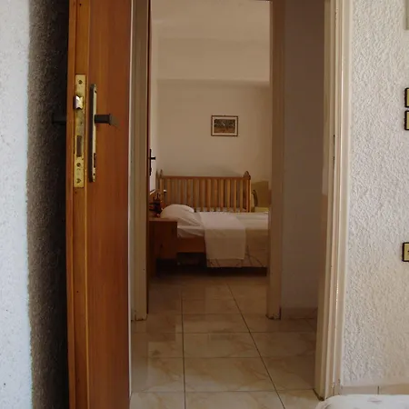 Hotel Lefka 2*